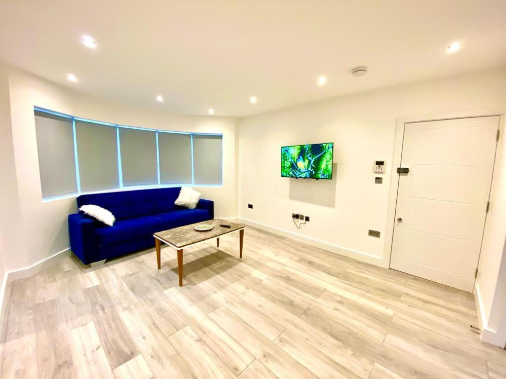 Apartament Comfortable One Bedroom Flat With Free Car Park In