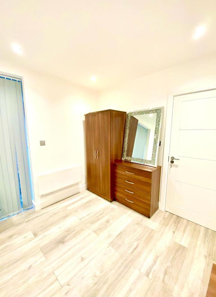 Apartament Comfortable One Bedroom Flat With Free Car Park In Londra