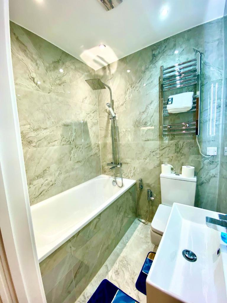 Apartament Comfortable One Bedroom Flat With Free Car Park In *